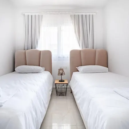 Appartement Deluxe Two Bedroom Penthouse With Spa Tub